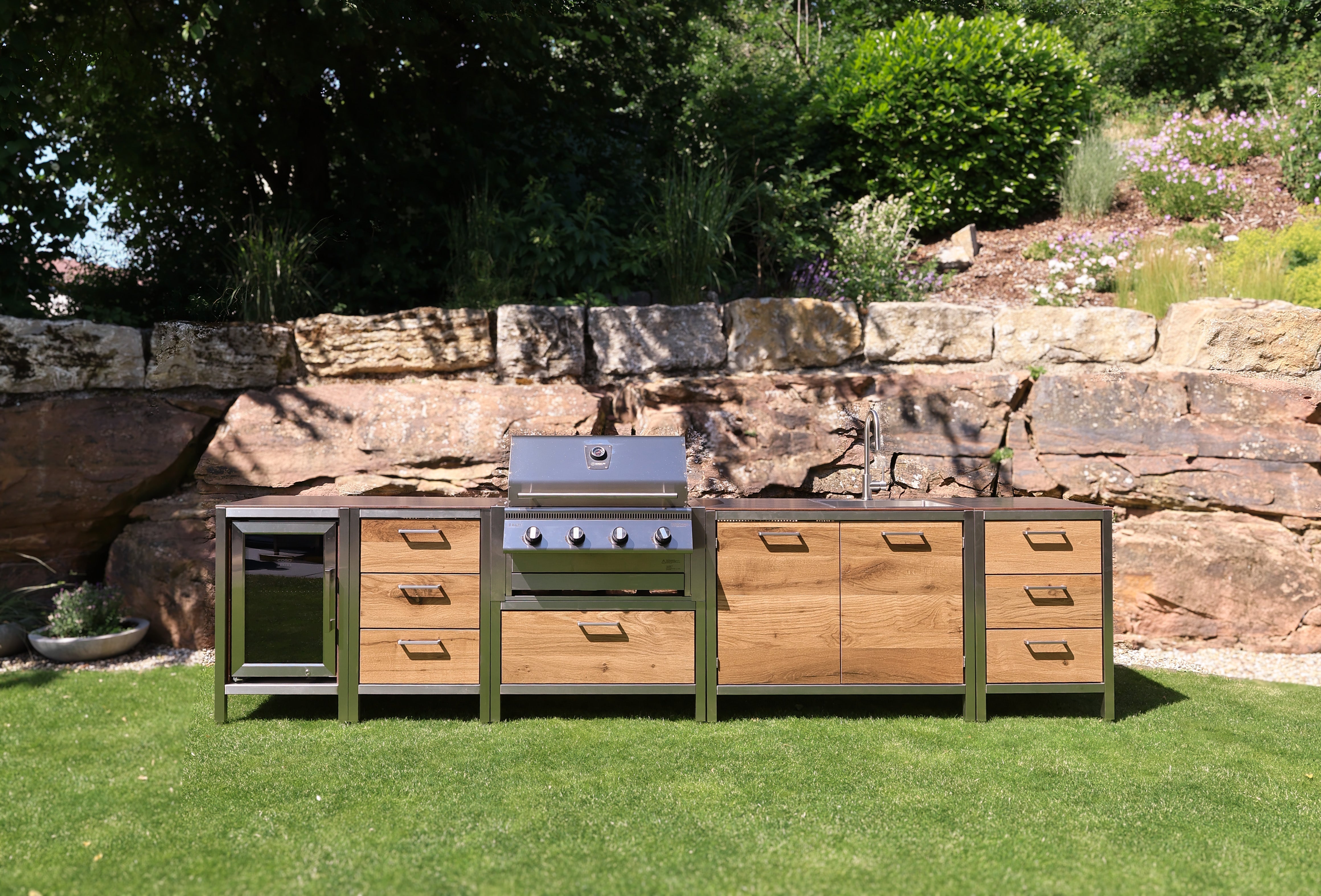 Outdoorküche planen: Materialien, Ausstattung und Kosten