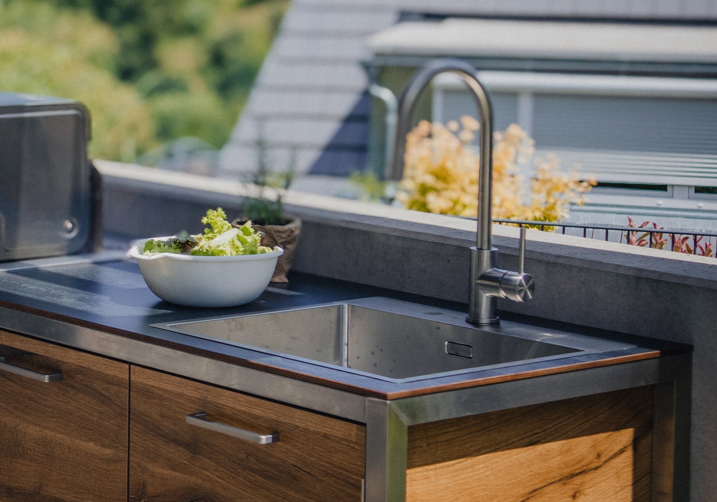 Outdoorküche mit oder ohne Spüle: Was passt zu Ihnen?