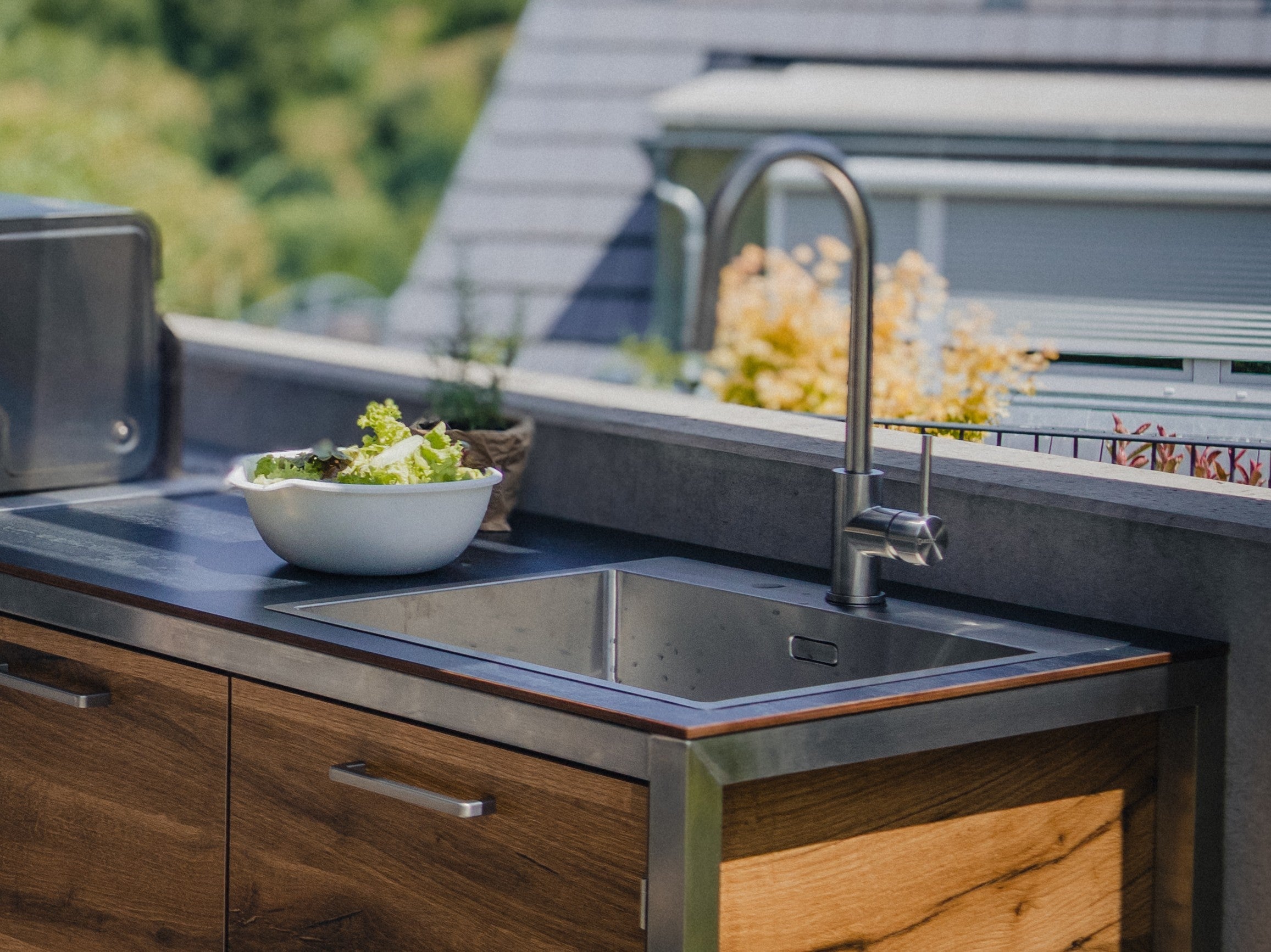Outdoorküche mit oder ohne Spüle: Was passt zu Ihnen?